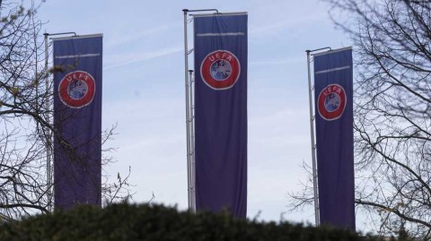 特殊赛季的特别决定：欧足联详解黄牌累计新规如何改变欧战格局