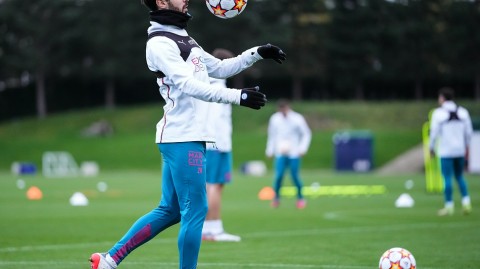 蓝月亮的欧冠前夜：曼城训练场的专注与野心