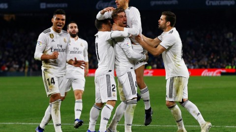 西甲经典战：皇马客胜贝蒂斯，本泽马伤退魔笛建功塞瓦略斯绝杀