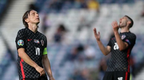 欧洲杯格子军团命悬一线，克罗地亚憾平捷克出线告急