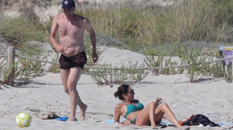 绿茵之外碧海之滨齐达内的伊维萨岛家庭时光