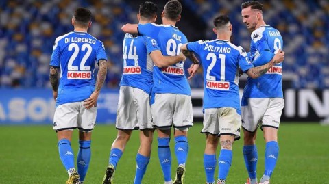 疫情下的温暖守护 那不勒斯俱乐部为远征巴萨的球迷报销门票损失