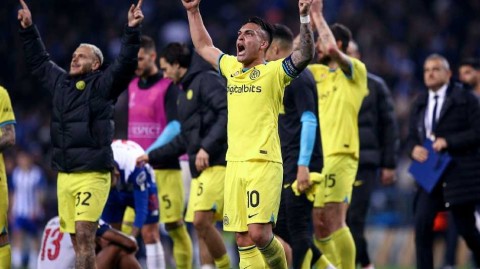 巨龙球场坚守记蓝黑军团十二载梦回欧冠八强