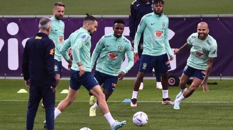 绿茵桑巴的最后集结：都灵训练营里的六星梦想