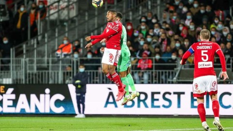 布列斯特冬夜点杀绿军：法甲第16轮布雷斯特1-0圣埃蒂安