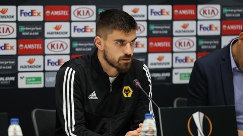 西班牙暖阳下的最后冲刺：狼队欧联杯次回合赛前备战纪实