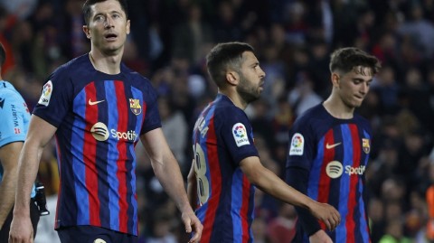 西甲巅峰夜巴萨连胜终止赫罗纳顽强逼平捍卫客场