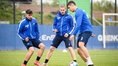 卡尔斯鲁厄冲刺德乙关键战役 烈日下挥汗备战盼主场告捷