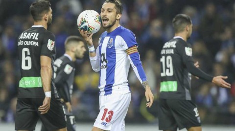 曼联铁卫的困局与归途：特莱斯那段扑朔迷离的“复阳”风波