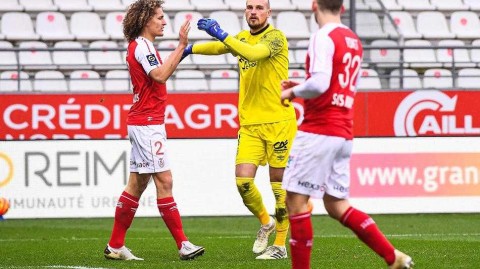 兰斯主场雨夜破敌，姆布库头槌制胜击退布雷斯特