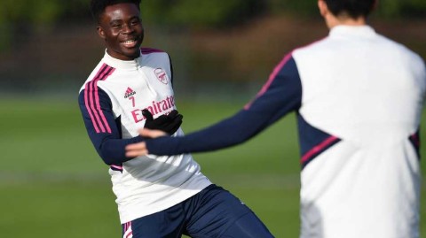 枪手备战展笑颜 训练场上显团结