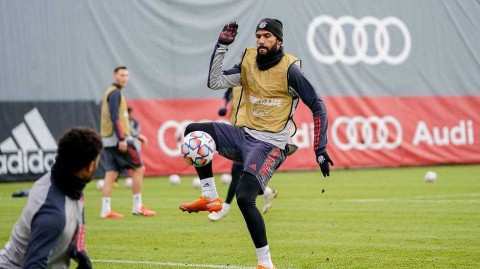 欧冠卫冕冠军蓄势待发：拜仁慕尼黑安联球场外的大战前夜