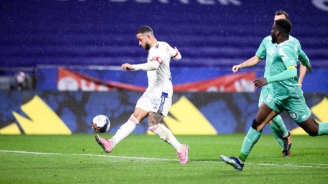 浴火重生：孟菲斯·德佩的法甲传奇与不屈灵魂