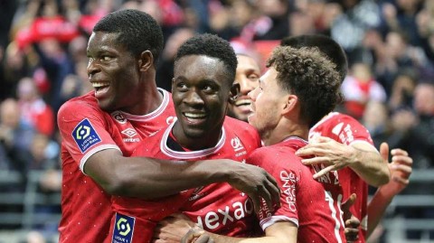 法甲赛场烽火再起兰斯力克劲敌雷恩