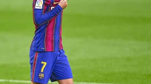 巴萨诺坎普雨夜大胜贝蒂斯，替补梅西两球定乾坤