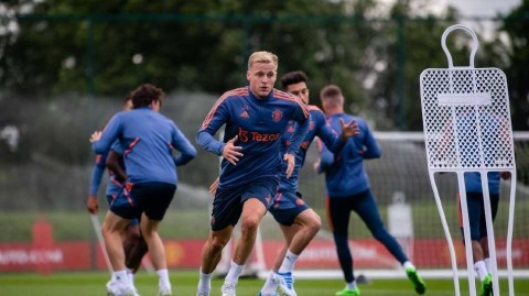 红魔夏训火热开启 范德贝克蓄势待发