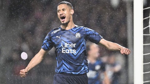 萨利巴法甲带球跑动五公里五称雄绿茵