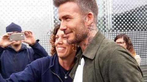 岁月从不败美人：贝克汉姆意大利近况，眼角皱纹难掩魅力