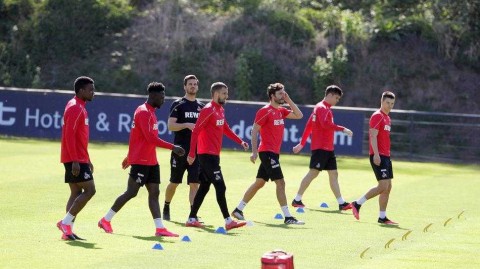 疫情阴影下的顽强备战：科隆队踏上德甲特殊征程