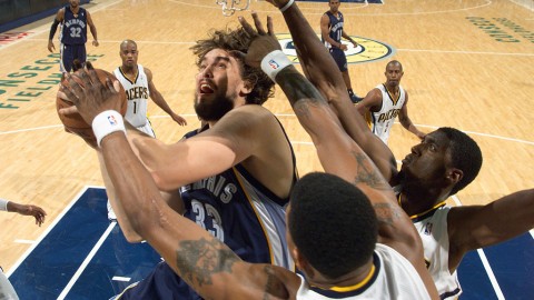 回溯经典：加内特领衔绿军三巨头季前赛围剿解析