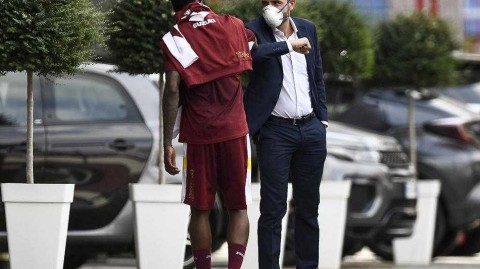 寂静奥林匹克球场外的红色公牛 都灵队在疫情下的特殊备战