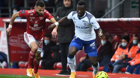 布雷斯特主场鏖战，2-1力克兰斯赢下关键三分