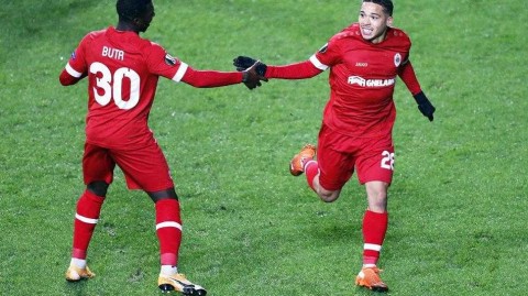 欧联杯激战：安特卫普主场三箭穿心，力克卢多戈雷茨