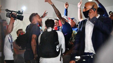 巴黎首进欧冠决赛夜 内马尔忘情“尬舞”引爆全队