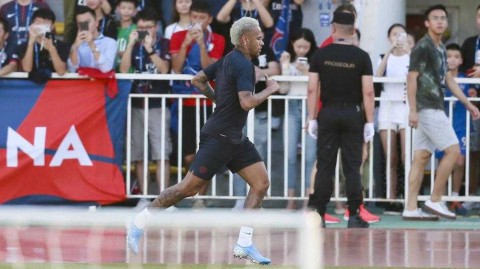 巴黎圣日耳曼空降深圳，内马尔单独亮相引爆球迷热情