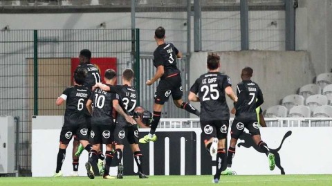 法甲朗斯五球狂胜洛里昂，博拉亚梅开二度闪耀博拉尔特球场