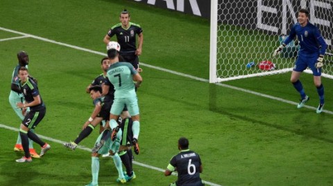 世预赛南美区第14轮战报｜阿根廷4-1巴西：潘帕斯雄鹰提前晋级，桑巴军团遭遇最惨失利