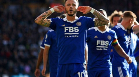 蓝狐客场四球大胜狼队，瓦尔迪赛季首球提振士气