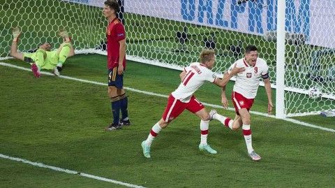 欧洲杯斗牛士军团遭遇点球梦魇，莱万头槌救主波兰逼平西班牙