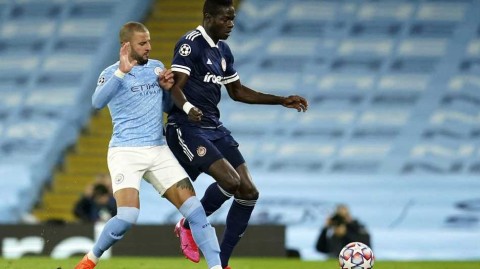 德布劳内魔术表演，蓝月军团碾轧希腊冠军