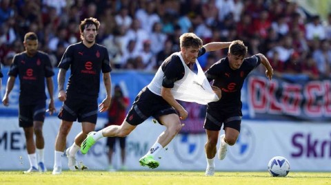 红黑军团奥地利集训掠影：训练场上挥洒汗水 友谊赛前积极备战