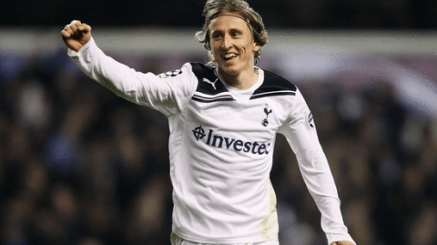 标题：争冠梦碎夜：皇马客场遭补时绝平，近4轮仅1胜宣告赛季提前结束