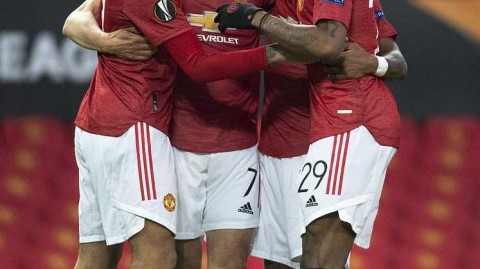 梦剧场狂欢夜：卡瓦尼天外飞仙，曼联双杀格拉纳达挺进四强