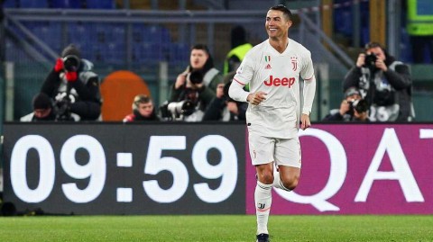 永恒之城的巅峰对决：罗马惨遭尤文图斯逆转，C罗点射奠定半程冠军