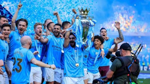 曼城主场轻取切尔西欢庆英超三连冠伟业