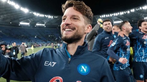 天蓝军团绝杀登顶 罗马城夜空见证意甲新王崛起