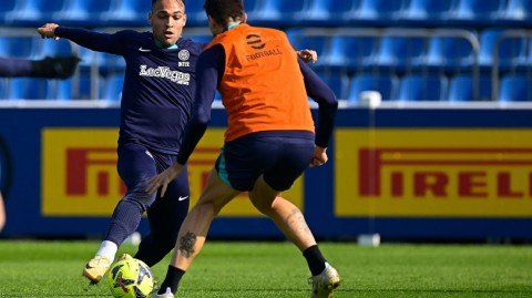 蓝黑军团备战意甲联赛 皮内蒂纳训练基地的专注与汗水