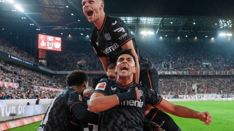 德甲激战科隆城 药厂逆转显锋芒