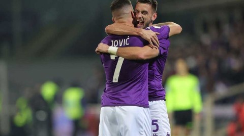 紫色风暴击退公牛意大利杯四强门票的紫百合之夜