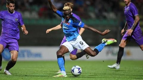 意土绿茵交响曲 友谊赛定格激情瞬间