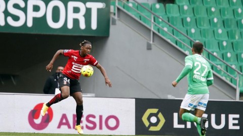 绿茵激战：雷恩客场三球完胜圣埃蒂安