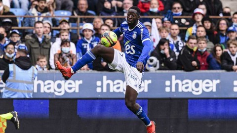 梅纳乌球场的进球狂欢：斯特拉斯堡五球横扫圣埃蒂安