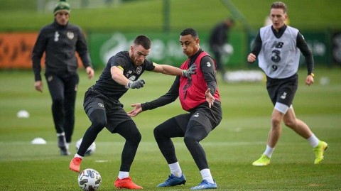 绿茵场上的誓言：爱尔兰战士为荣誉备战