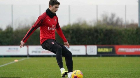 米兰内洛的冬日序曲：红黑军团备战冲刺，逆境之光待点燃