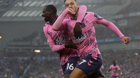 蓝色奇迹之夜：保级太妃糖客场五球击溃海鸥军团