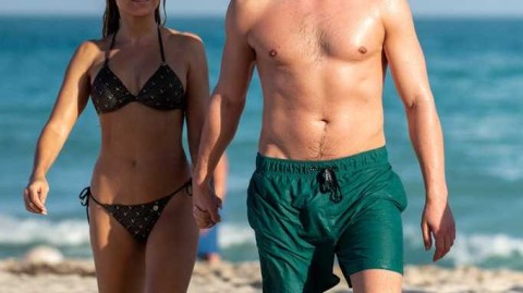 告别过去拥抱阳光：范德法特前妻西尔维与爱侣迈阿密谱写假日恋曲